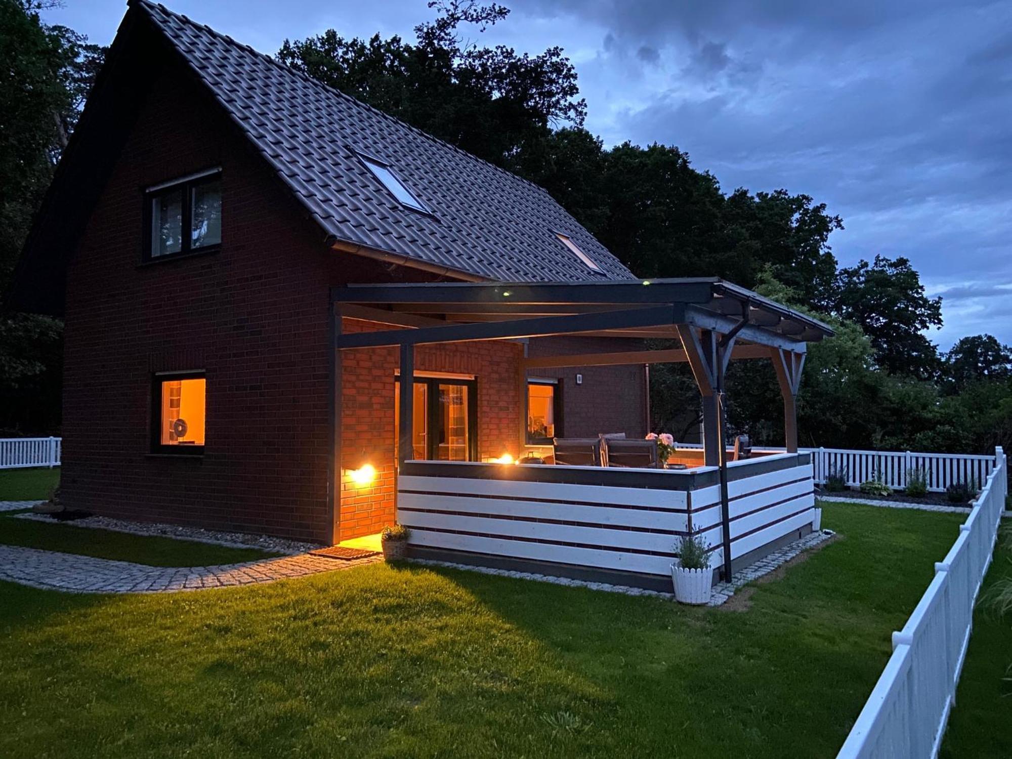 Strandhaus Mathea - Ruhige Lage Direkt Am Fleesensee - Parkplatz, Kamin, Sauna - Familienfreundlich Unter Göhren Buitenkant foto